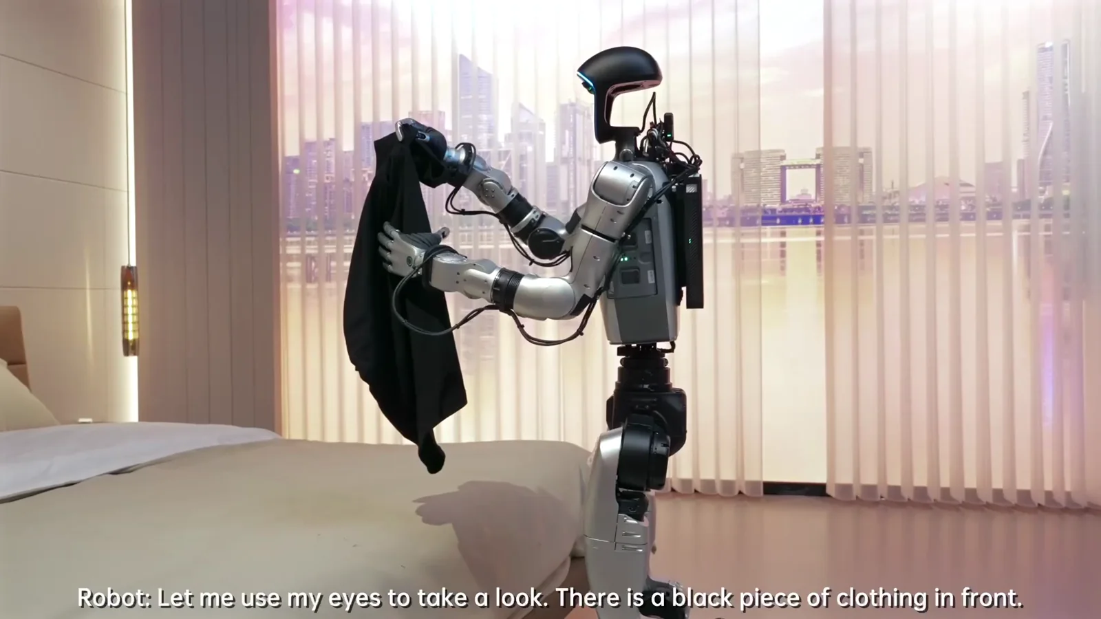Unitree-Demovideo: humanoider Roboter greift ein schwarzes Kleidungsstück